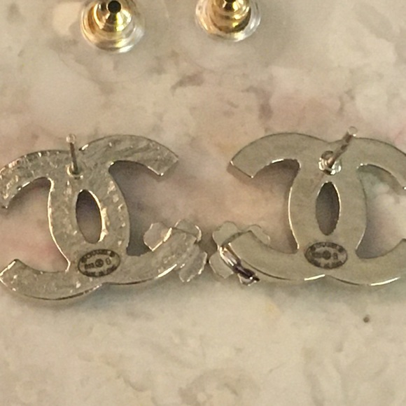Chanel Large CC Earrings - Picture 4 of 7